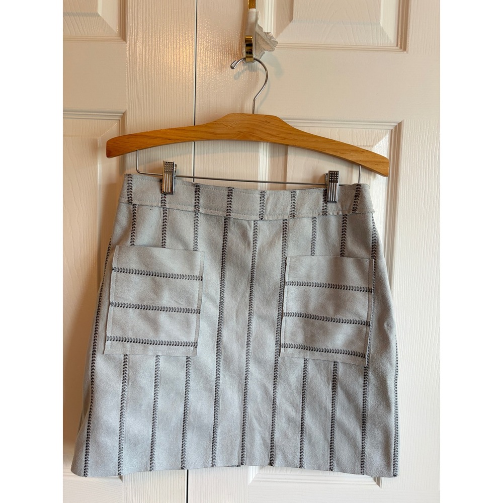 Fab'rik Gray Faux Suede Embroidered Mini Skirt with Pockets Size Large SL3581